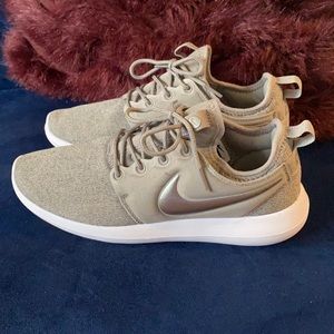 Women’s Nike Roshe Two Flyknit grey